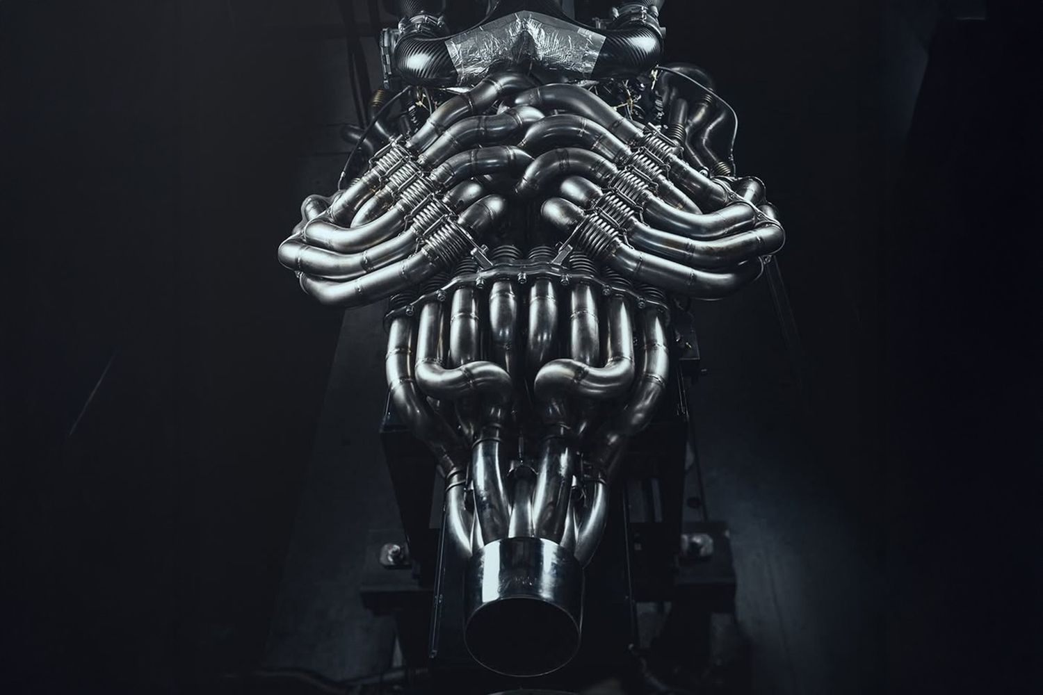 P900に搭載される予定のV12エンジン