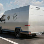 【画像】テスラが新たなクルマを……と思ったらロシアのルッソバルト？　サイバートラック感全開の謎のクルマの正体とは 〜 画像2