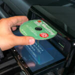 音楽サブスクとかやってないんだけど……CD全盛時を生きてきたオジがいまクルマで音楽難民に！　再生機器が備わっていないイマドキのクルマでCDを聴く方法とは？