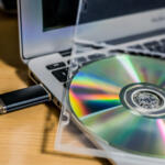 【画像】音楽サブスクとかやってないんだけど……CD全盛時を生きてきたオジがいまクルマで音楽難民に！　再生機器が備わっていないイマドキのクルマでCDを聴く方法とは？ 〜 画像13