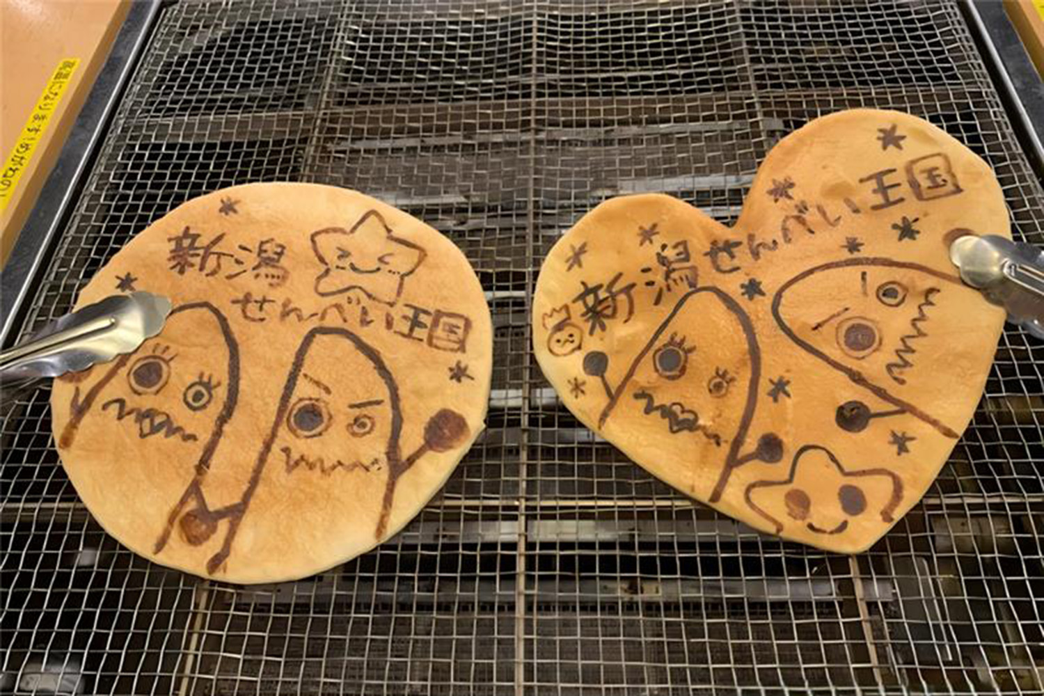 新潟せんべい王国のせんべい焼き体験