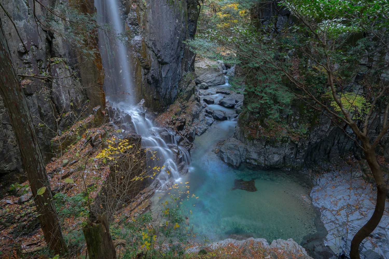 「付知峡」に流れる滝