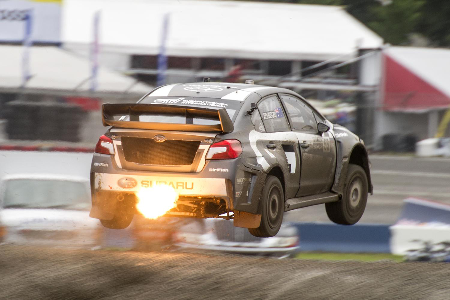 アンチラグシステムを作動させるラリーカー 〜 画像2