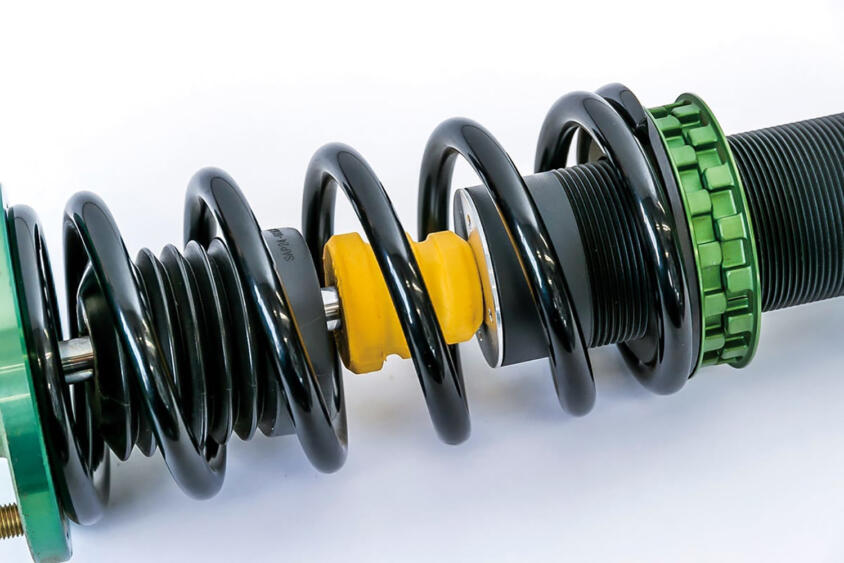 クルマ好きのいう「サスが抜けた」ってどういう状態？　最悪クルマがぴょんぴょん跳ね回るサスペンションの経年劣化とは