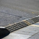 【画像】バンパーの下を擦るのはシャコタンだけじゃない！　イジってないクルマでも注意が必要なケースはこんなにあった 〜 画像3