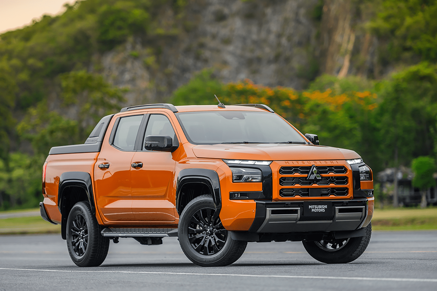 新型トヨタ・ハイラックスを三菱トライトンと比較 〜 画像3