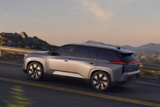 トヨタがハイランダーBEVを発表