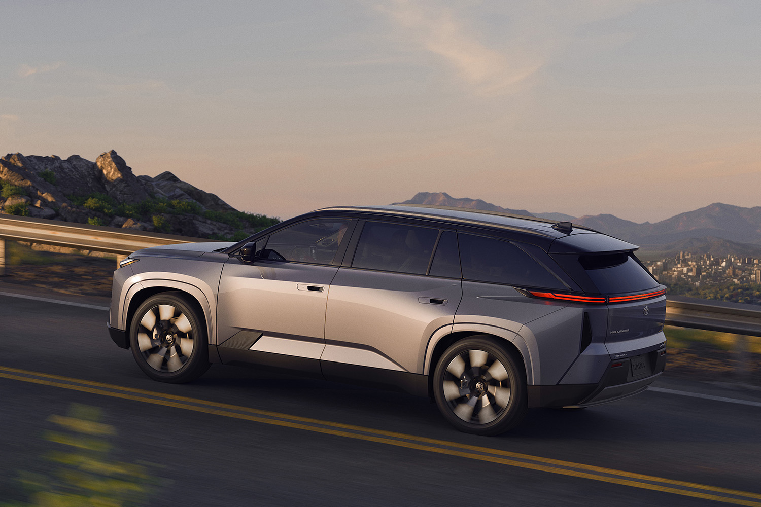 これ日本でも売れるんじゃない？　トヨタの３列シートSUV「ハイランダー」にBEVモデルが登場!!