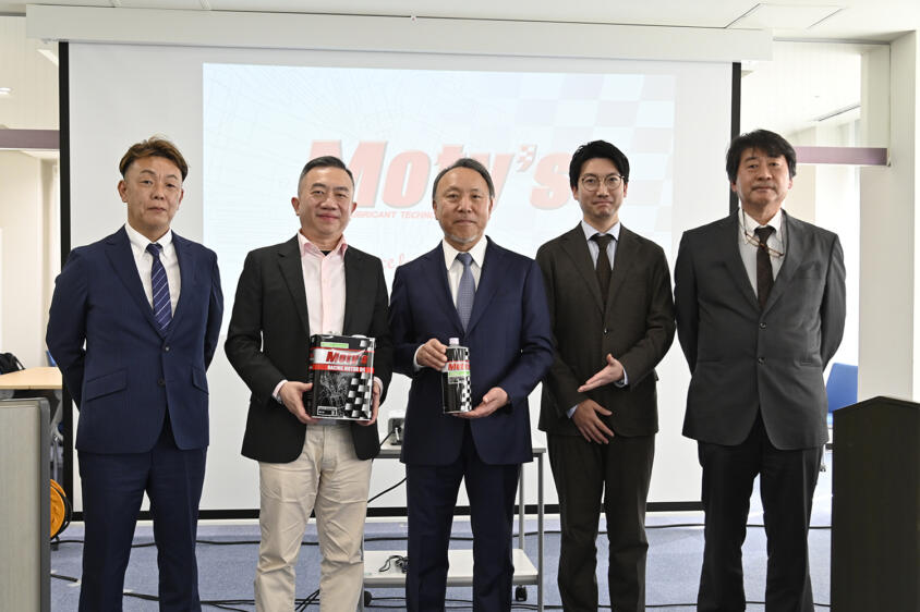 回収した使用済みオイルを再精製して配合するレーシングオイルを発表！　Moty'sの新製品が日本のオイルの未来を変える!!