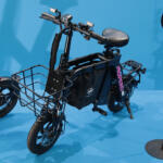 【画像】会場内に設けられた試乗コースをスイスイ走る！　最新の二輪・三輪・四輪電動バイクが「EVスマートモビリティ体験エリア」に集結【大阪オートメッセ2026】 〜 画像8