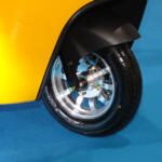 【画像】会場内に設けられた試乗コースをスイスイ走る！　最新の二輪・三輪・四輪電動バイクが「EVスマートモビリティ体験エリア」に集結【大阪オートメッセ2026】 〜 画像11