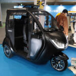 【画像】会場内に設けられた試乗コースをスイスイ走る！　最新の二輪・三輪・四輪電動バイクが「EVスマートモビリティ体験エリア」に集結【大阪オートメッセ2026】 〜 画像13