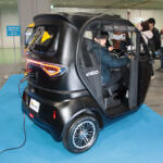 【画像】会場内に設けられた試乗コースをスイスイ走る！　最新の二輪・三輪・四輪電動バイクが「EVスマートモビリティ体験エリア」に集結【大阪オートメッセ2026】 〜 画像17