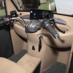 【画像】会場内に設けられた試乗コースをスイスイ走る！　最新の二輪・三輪・四輪電動バイクが「EVスマートモビリティ体験エリア」に集結【大阪オートメッセ2026】 〜 画像20