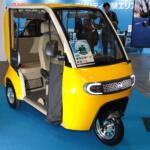 【画像】会場内に設けられた試乗コースをスイスイ走る！　最新の二輪・三輪・四輪電動バイクが「EVスマートモビリティ体験エリア」に集結【大阪オートメッセ2026】 〜 画像21