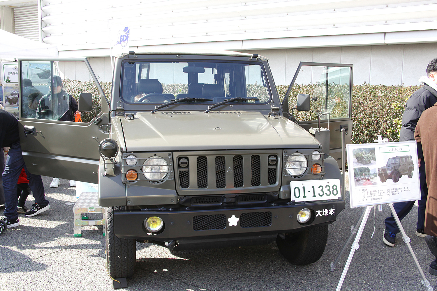 自衛隊の1/2t トラック