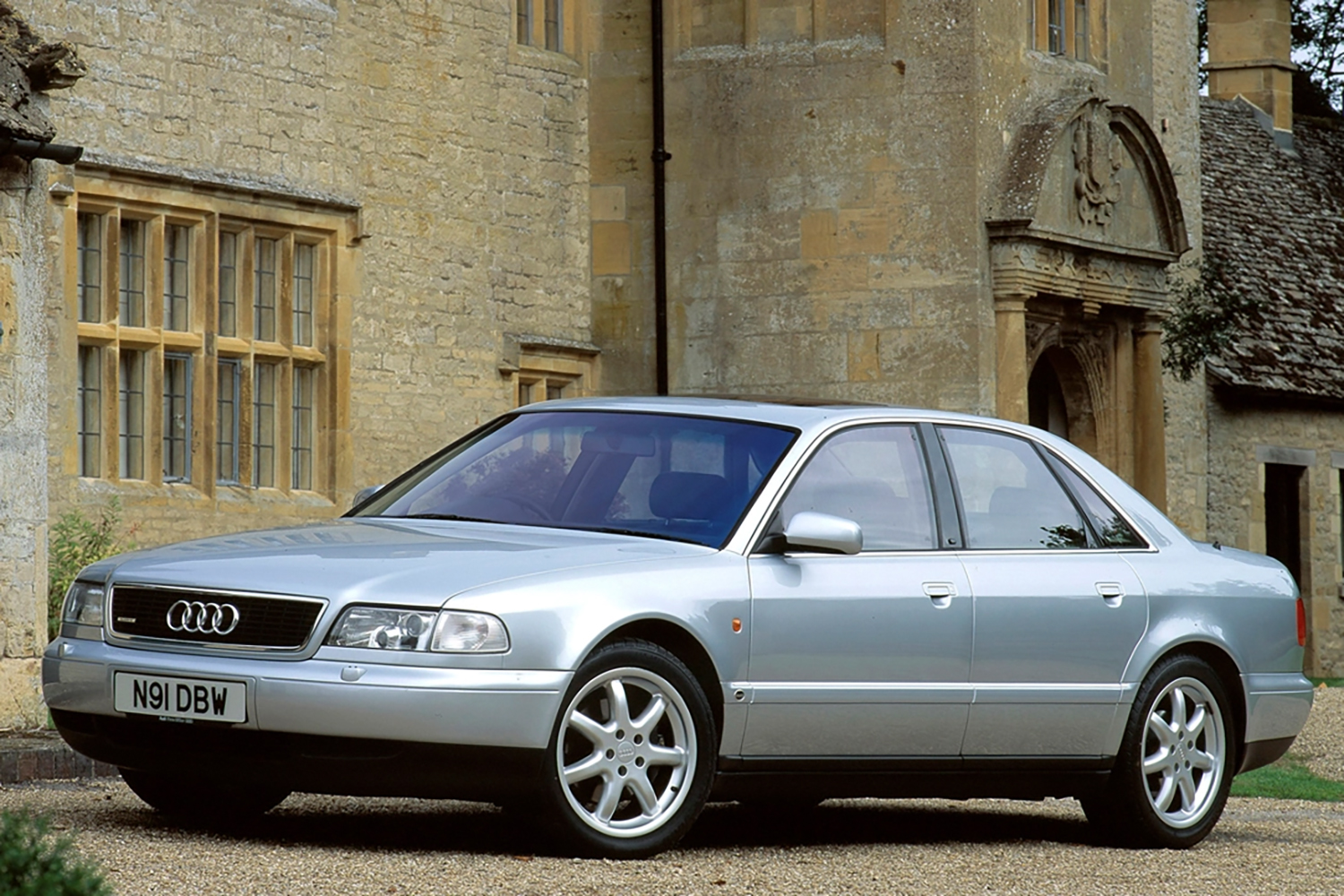 初代アウディA8のフロントスタイリング