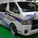 【画像】ハイエースとS30Zというまるで違う２台で示す最新トレンド！　OS技研が描く性能追求の幅がスゴすぎる【大阪オートメッセ2026】 〜 画像12