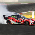 【画像】ドリフトマシンにショップも勢揃いで激アツ！　フォーミュラドリフトジャパンがブースを超えて「ゾーン」を展開【大阪オートメッセ2026】 〜 画像17