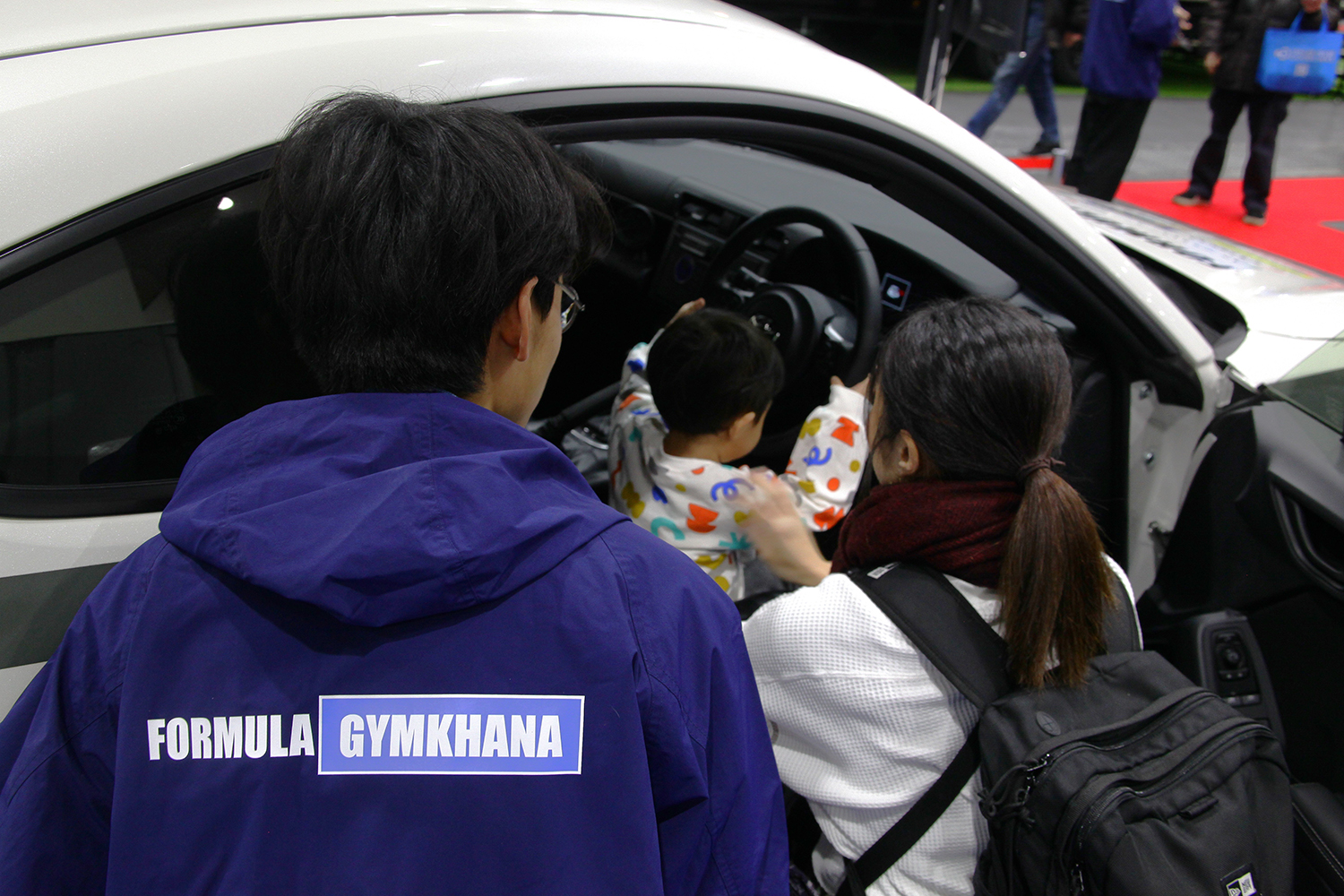 学生による乗り込みのサポート