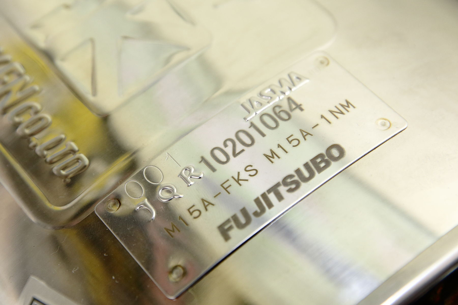 マフラーのJASMAプレート