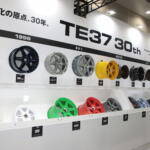 【画像】名作「TE37」の30周年を記念してレーシングホイール20点を一挙展示！　RAYSホイールの進化の歴史と本物の強さを体感せよ【大阪オートメッセ2026】 〜 画像2