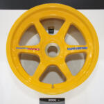 【画像】名作「TE37」の30周年を記念してレーシングホイール20点を一挙展示！　RAYSホイールの進化の歴史と本物の強さを体感せよ【大阪オートメッセ2026】 〜 画像17