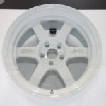 【画像】名作「TE37」の30周年を記念してレーシングホイール20点を一挙展示！　RAYSホイールの進化の歴史と本物の強さを体感せよ【大阪オートメッセ2026】 〜 画像21