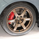 【画像】名作「TE37」の30周年を記念してレーシングホイール20点を一挙展示！　RAYSホイールの進化の歴史と本物の強さを体感せよ【大阪オートメッセ2026】 〜 画像26