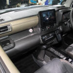 【画像】遊び心も実用性も純正クオリティ！　スズキ純正アクセサリーでクロスビーとスーパーキャリイの完成度が爆上がり【大阪オートメッセ2026】 〜 画像5