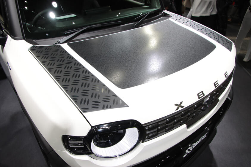 遊び心も実用性も純正クオリティ！　スズキ純正アクセサリーでクロスビーとスーパーキャリイの完成度が爆上がり【大阪オートメッセ2026】