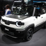 【画像】遊び心も実用性も純正クオリティ！　スズキ純正アクセサリーでクロスビーとスーパーキャリイの完成度が爆上がり【大阪オートメッセ2026】 〜 画像36