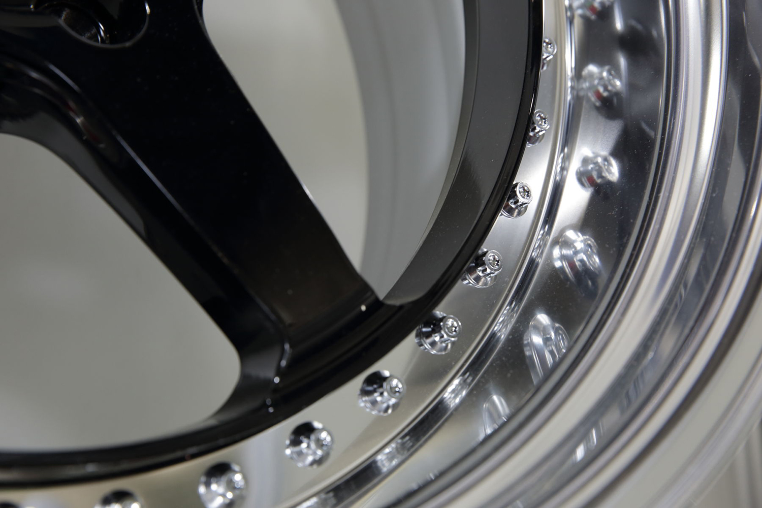 3ピースホイールのピアス部分