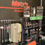 【画像】使い捨てだったオイルに「これじゃいかん！」　Moty’sが再精製基油でオイル業界の未来を切り拓く【大阪オートメッセ2026】 〜 画像4