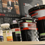 【画像】回収した潤滑油を再利用して性能も価格も従来品同等を実現！　環境に優しくて高性能なMoty’sの再精製基油レーシングオイル「RRBO」は内燃機関とモータースポーツを持続可能にするオイルだった 〜 画像12