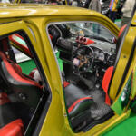 【画像】街道レーサーにボーイズレーサーにガルウイング！　軽をベースに遊び尽くしたやりすぎカスタムに脱帽【大阪オートメッセ2026】 〜 画像23