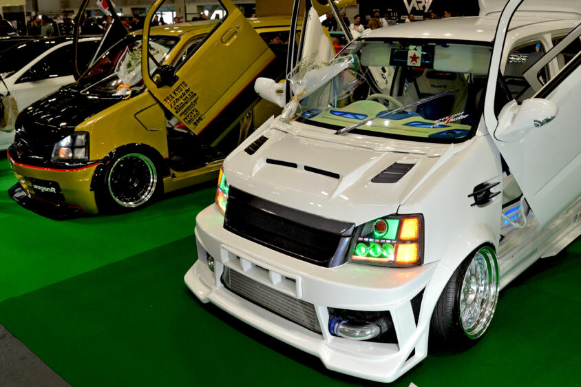 街道レーサーにボーイズレーサーにガルウイング！　軽をベースに遊び尽くしたやりすぎカスタムに脱帽【大阪オートメッセ2026】