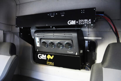 アイドリングストップしたら当然エアコンも停止！　灼熱の車内でも待機しなきゃならないバス運転士の対策とは