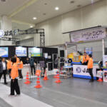 【画像】カスタムカーの祭典で密かに注目を集めた「JAF」ブース！　たった「5km/h」の衝撃体験で安全意識が一変した【大阪オートメッセ2026】 〜 画像1