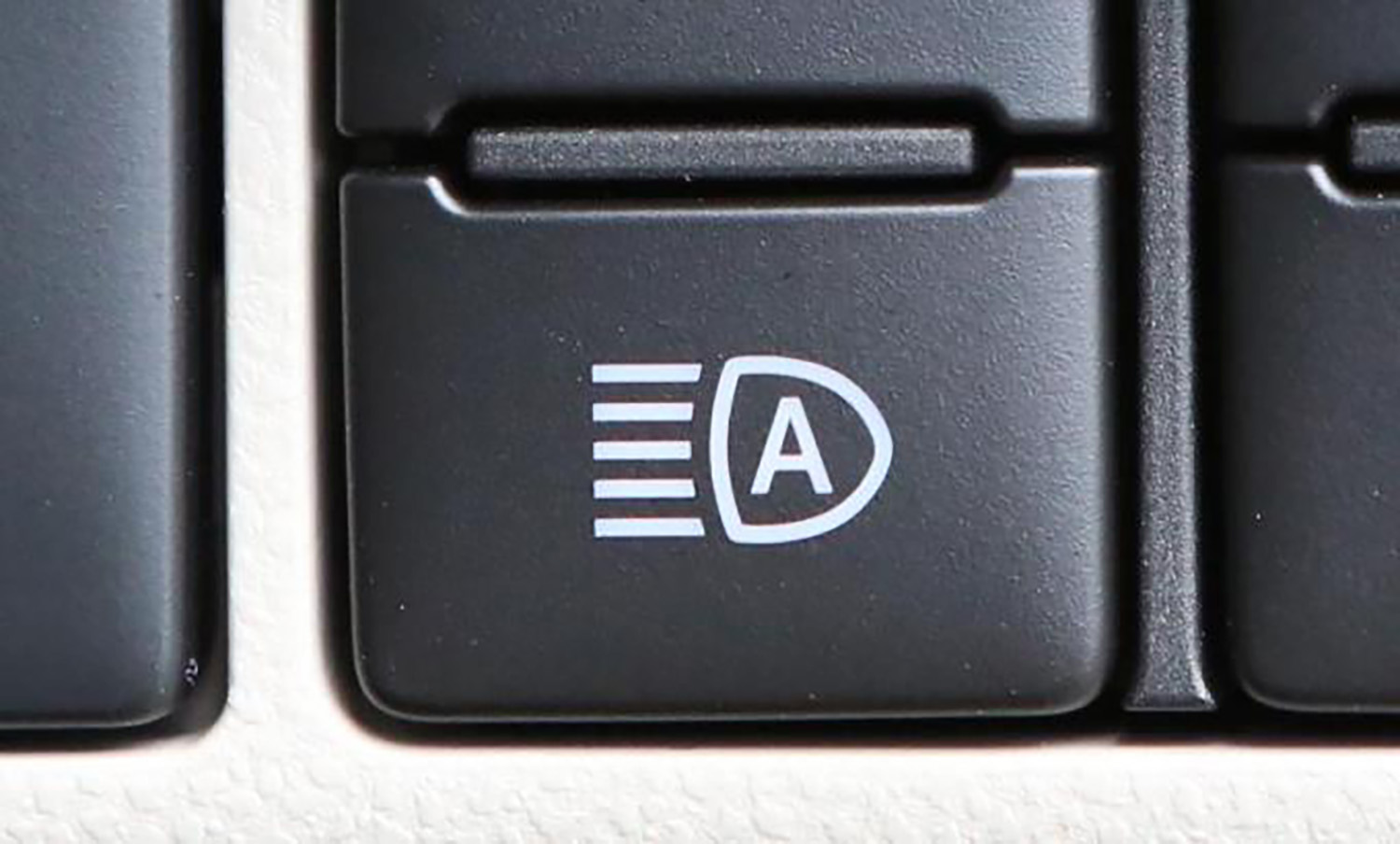 オートハイビームスイッチ