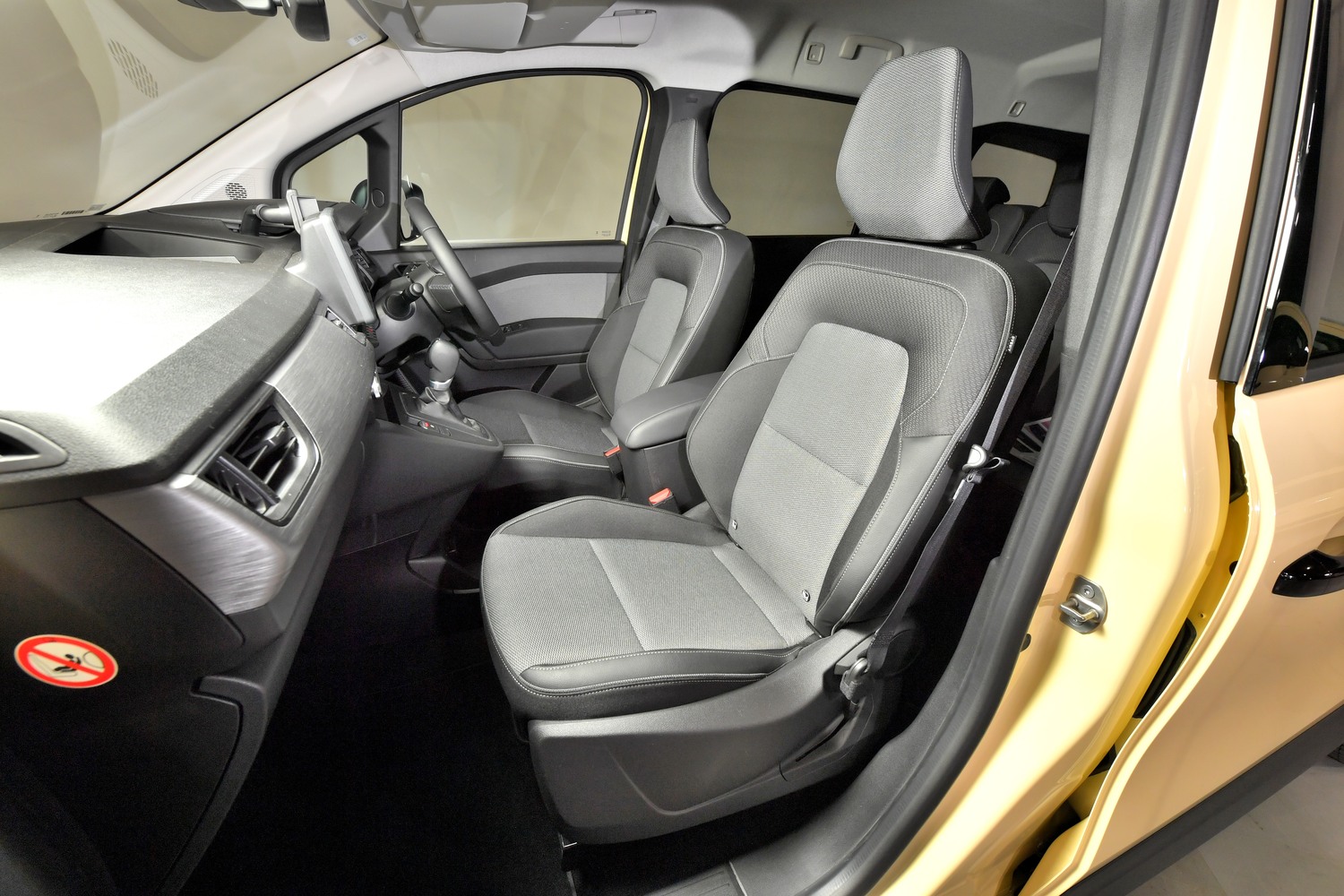 グランカングーのフロントシート 〜 画像5