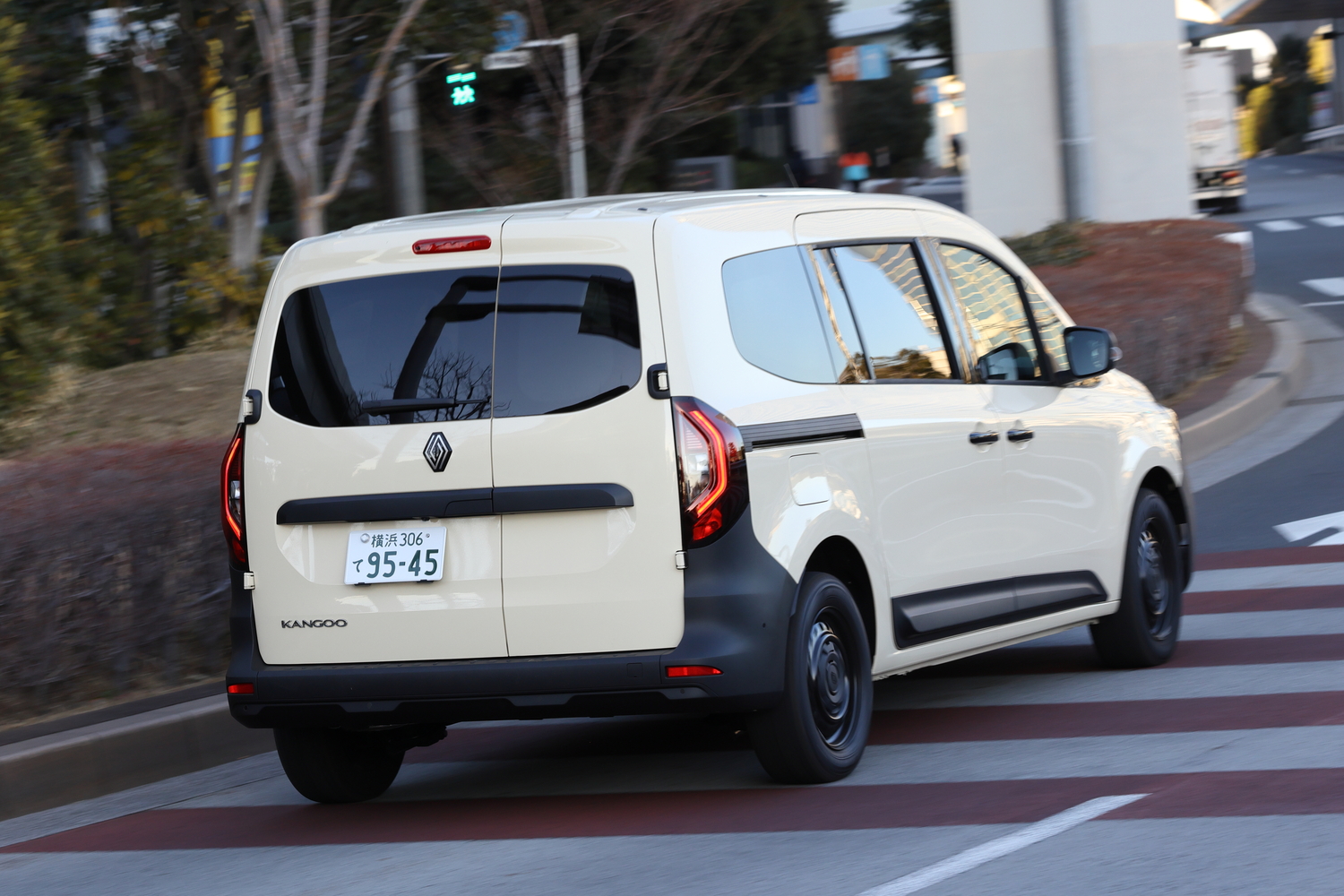 グランカングーの走行シーン 〜 画像32