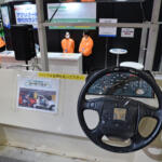 【画像】カスタムカーの祭典で密かに注目を集めた「JAF」ブース！　たった「5km/h」の衝撃体験で安全意識が一変した【大阪オートメッセ2026】 〜 画像8