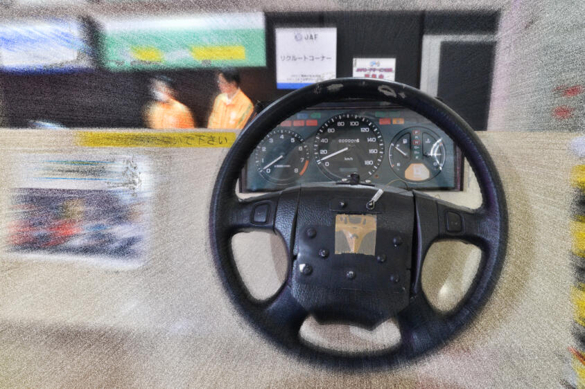 カスタムカーの祭典で密かに注目を集めた「JAF」ブース！　たった「5km/h」の衝撃体験で安全意識が一変した【大阪オートメッセ2026】