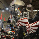 【画像】ラブブ仕様モトコンポから日章旗CBXまで懐かしさ全開に個性爆発！　カスタムカーの祭典で”BOUSOUZOKU”スタイルの単車軍団が集会してた【大阪オートメッセ2026】 〜 画像1