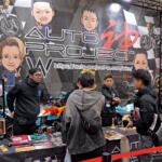 【画像】ラブブ仕様モトコンポから日章旗CBXまで懐かしさ全開に個性爆発！　カスタムカーの祭典で”BOUSOUZOKU”スタイルの単車軍団が集会してた【大阪オートメッセ2026】 〜 画像20