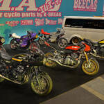 【画像】ラブブ仕様モトコンポから日章旗CBXまで懐かしさ全開に個性爆発！　カスタムカーの祭典で”BOUSOUZOKU”スタイルの単車軍団が集会してた【大阪オートメッセ2026】 〜 画像25