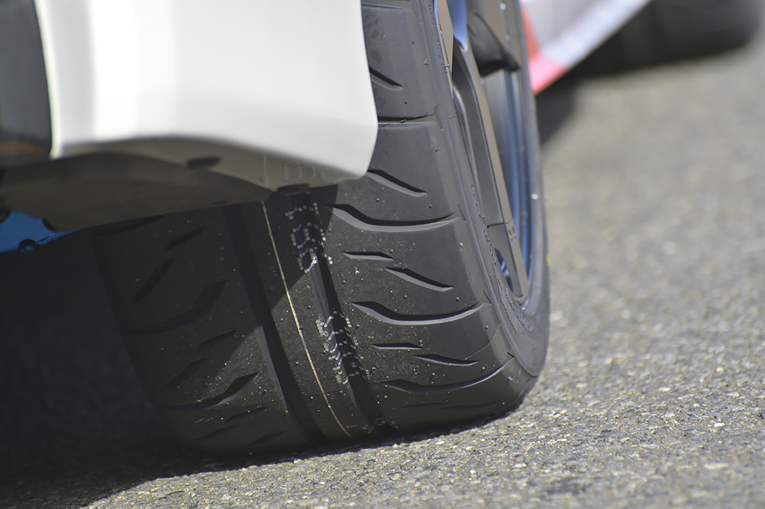 太いタイヤのイメージ