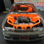 【画像】インナーパネルを除去してパイプのサブフレームを新設した圧巻のエンジンルーム！　「GARAGE SUCCESS」のS13シルビアはホンキのドリ車だった【大阪オートメッセ2026】 〜 画像7