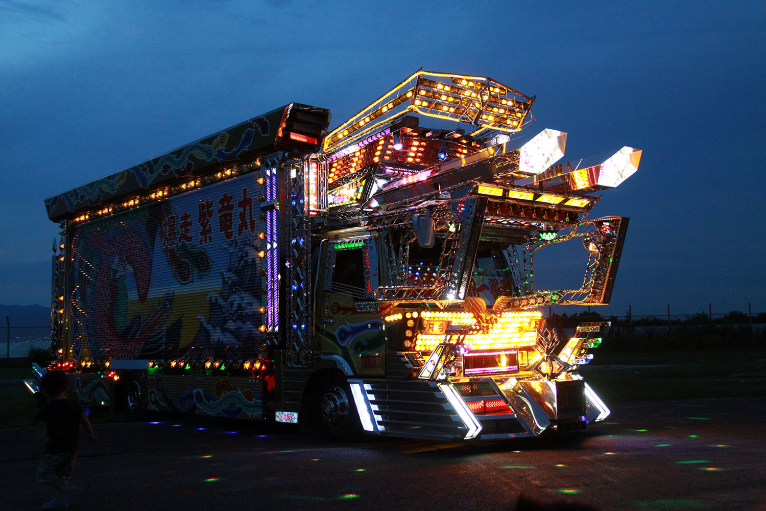 少しでも興味があるなら覚えたいデコトラにおける４つのカスタム手法